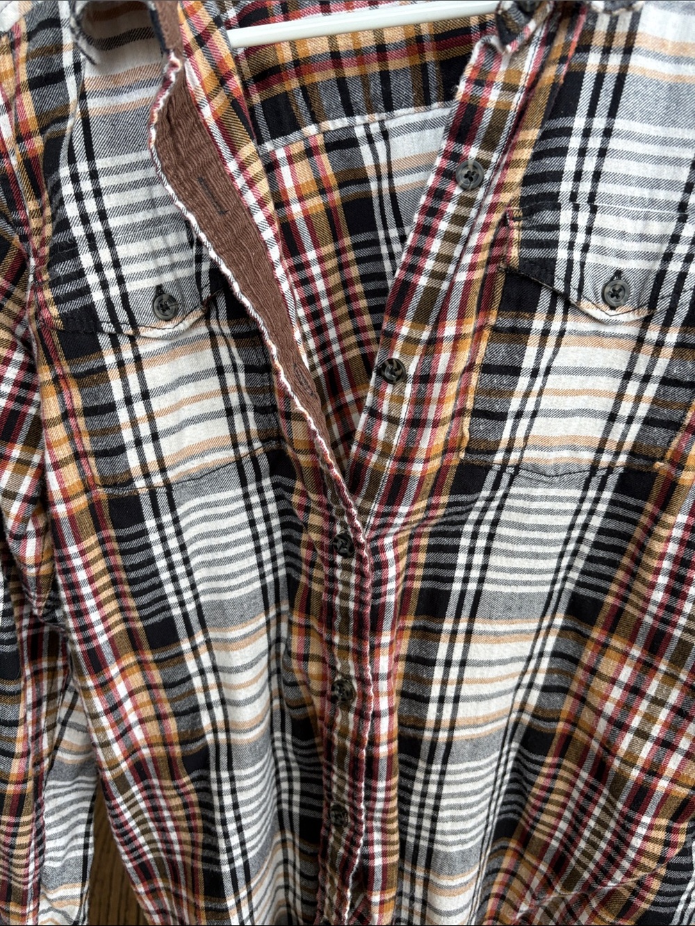 Kavu women button down top size medium - Picture 5 of 7